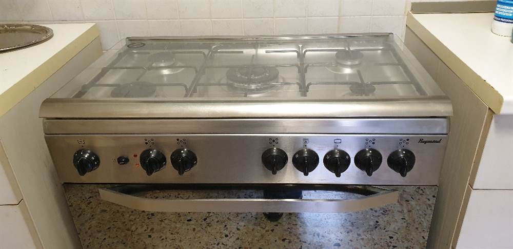 Piano cottura con forno e lavastoviglie usati