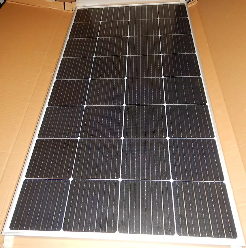 Quattro pannelli solari nuovi 135x69