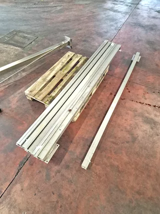 Supporti da soffitto in acciaio inox usati