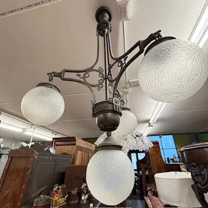 Antico Lampadario in ferro battuto e ottone Liberty 1930