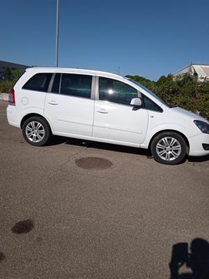Vendo Zafira del 2012 Metano Manuale, colore bianco cc1600, ottimo stato - Foto 3