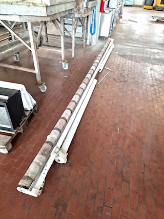 Tenda parasole manuale usata da riparare