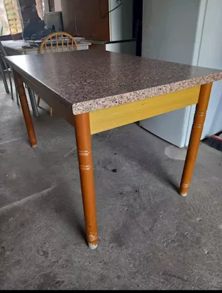 tavolo finto marmo. Possibilità