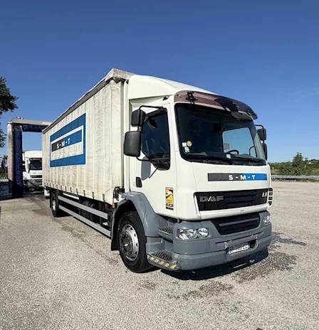 DAF LF 180 CENTINATO CON PEDANA