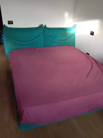 Letto matrimoniale testata imbottita alcantara