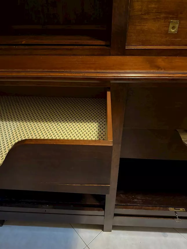 Credenza antica in due corpi con ante a serrande, ottime condizioni - Foto 4