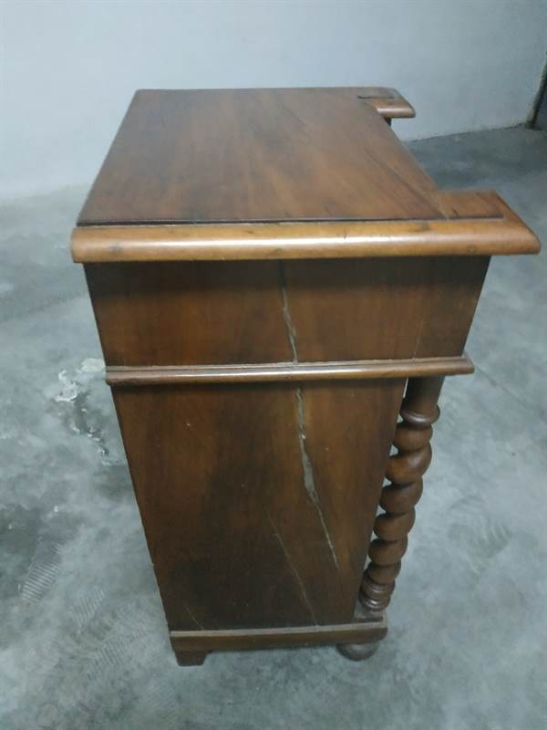 Antico comodino con piano in legno, in buone condizioni - Foto 3