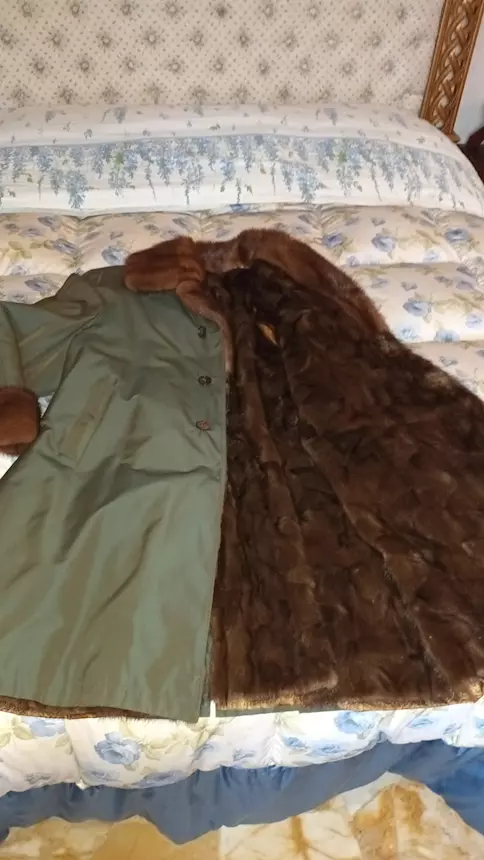 Impermeabile di seta con interno in visone, colore verde, ottimo stato