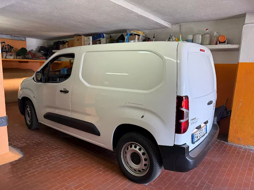 Foto 4Furgone Opel Combo Anno 2019 Km 74140, cilindrata 1.560