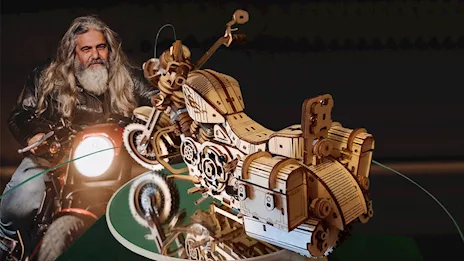 Cruiser motorcycle in legno, in 3D, da tavolo, prezzo non trattabile - Anteprima 2
