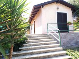 Casa indipendente con grande giardino a Roma