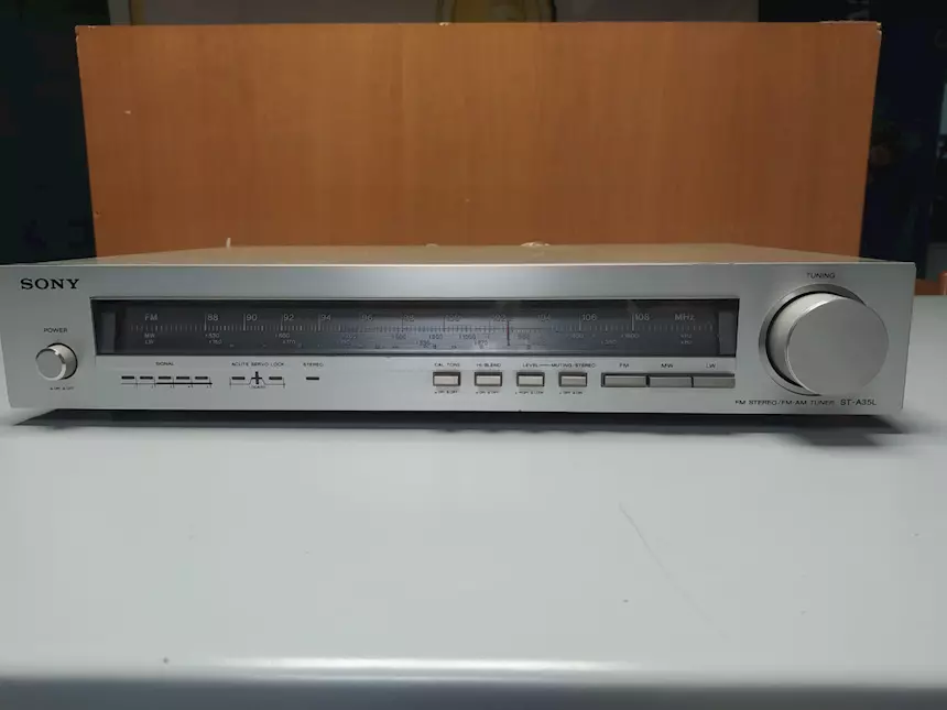 Sintonizzatore SONY, in buone condizioni