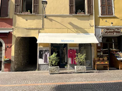 Locale commerciale in centro a gargnano