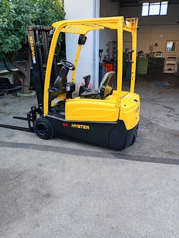 Carrello elevatore elettrico marca Hyster 2000 kg