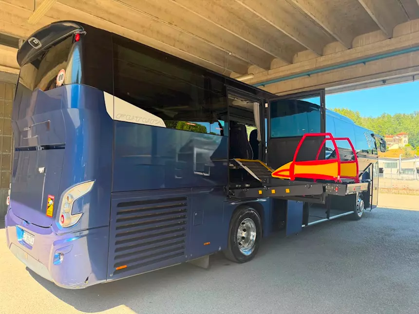 Autobus VDL 61 posti con pedana disabili Anno 2015 Euro 6