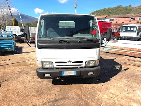 Camion Marca Nissan Cabstar 35.12 ribaltabile Anno 2002 Km 233000 - Anteprima 2