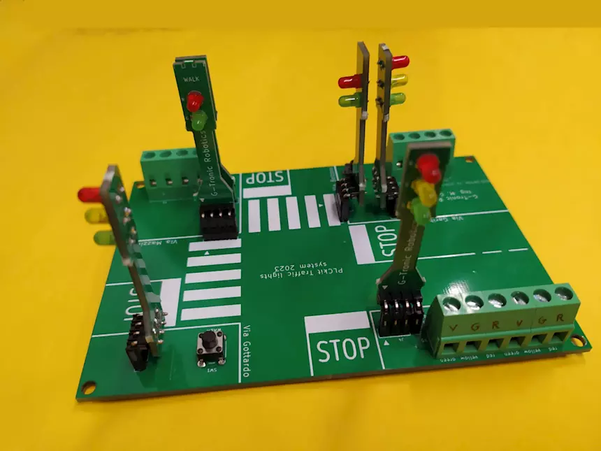 Modellino di semaforo per PLC Siemens e Arduino
