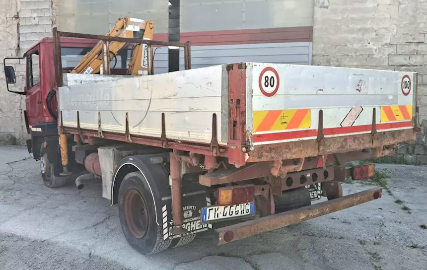 Foto 3 Mercedes 814 cassone ribaltabile trilaterale con gru Effer 4000, 2 s