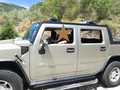 Hummer H2 con conducente