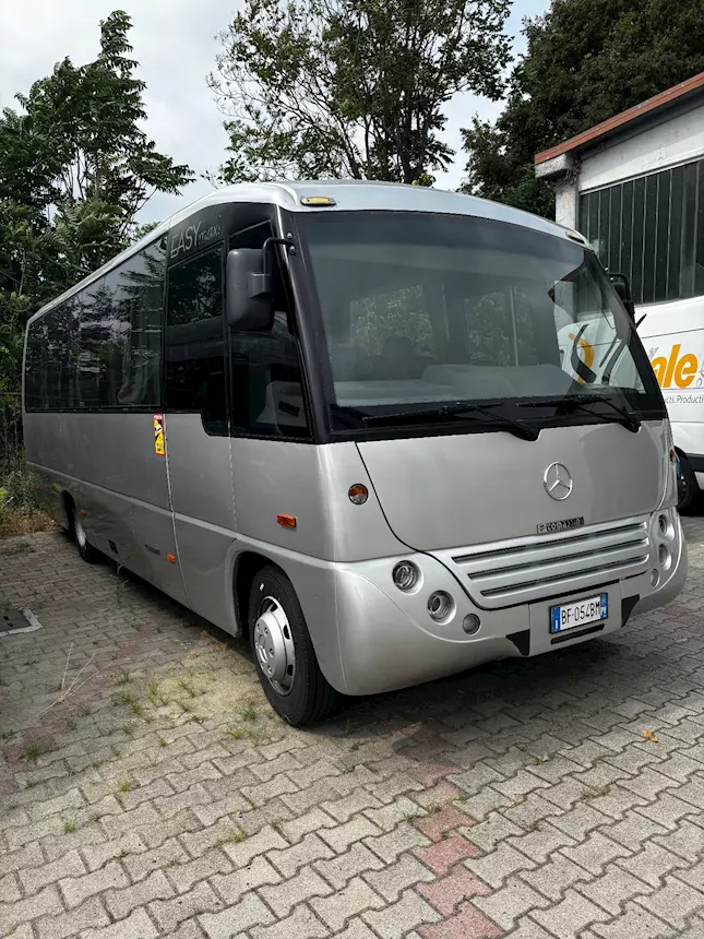 Foto 11Vendo autobus Mercedes Anno 1999 Km 75000 Euro 2, in ottime condizioni