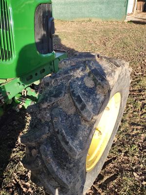 Trattore agricolo John Deere 5820
