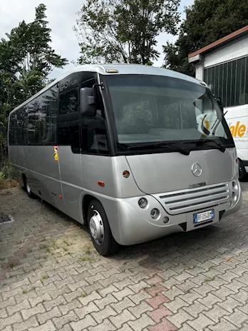 Vendo autobus Mercedes Anno 1999 Km 75000 Euro 2, in ottime condizioni - Anteprima 11