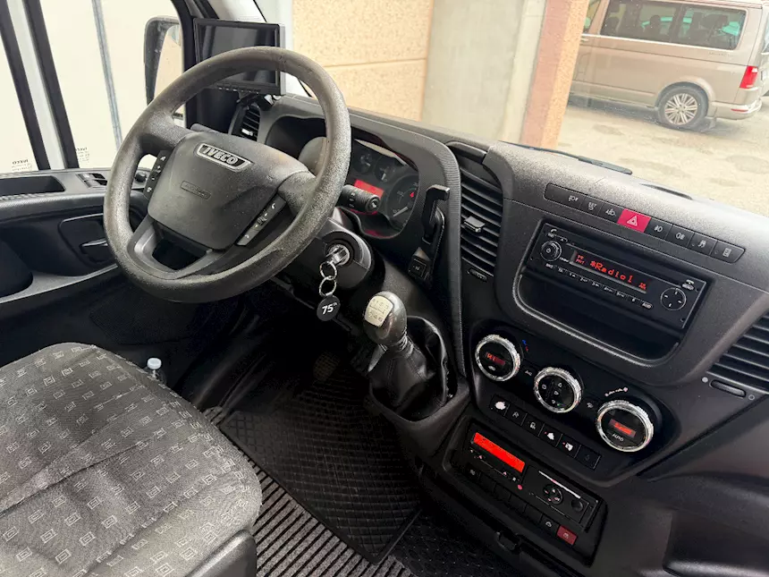 Foto 7Minibus Daily 24 posti con pedana disabili Iveco Anno 2015