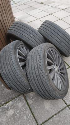 4 pneumatici + 4 cerchi in lega Alfa Romeo