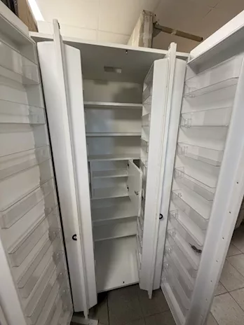Armadio porta farmaci nuovo