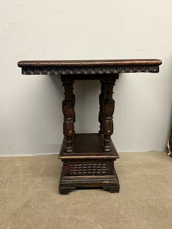 Antico tavolinetto in noce