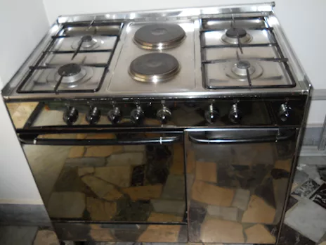 Per la vendita una cucina in acciaio inox 90x60 h 80