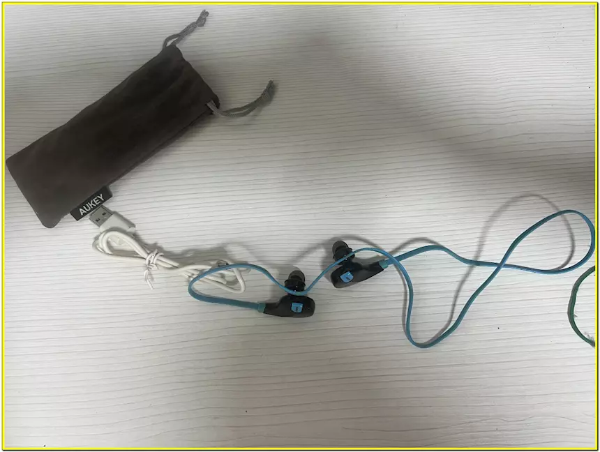 Foto 4Cuffie Aukey Bluetooth, modello sportivo, colore nero, ottimo stato