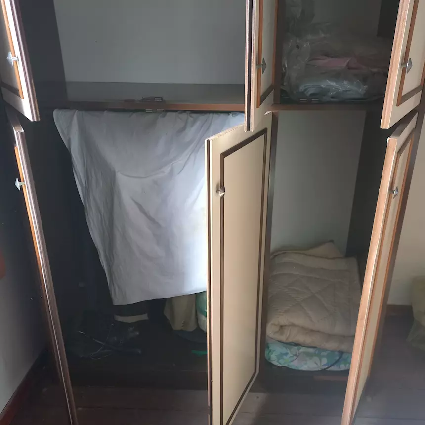Foto 4Vendo armadio in legno 6 ante dimensioni, prezzo trattabile