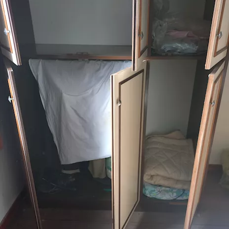 Vendo armadio in legno 6 ante dimensioni, prezzo trattabile - Anteprima 4