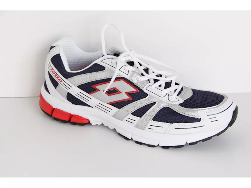 Scarpe sportive usate in regalo per ragazza, in buone condizioni