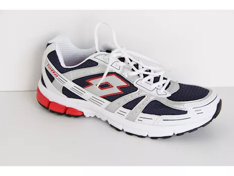 Scarpe sportive usate in regalo per ragazza