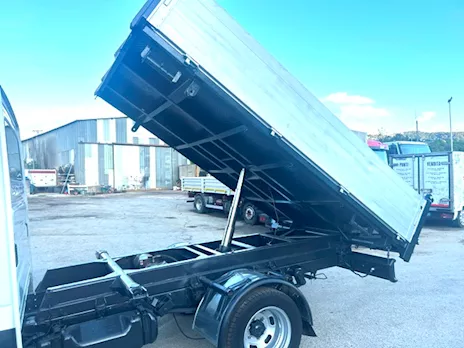 Camion Marca Iveco Daily 35c15 ribaltabile Anno 2015 Km 411500 - Anteprima 5