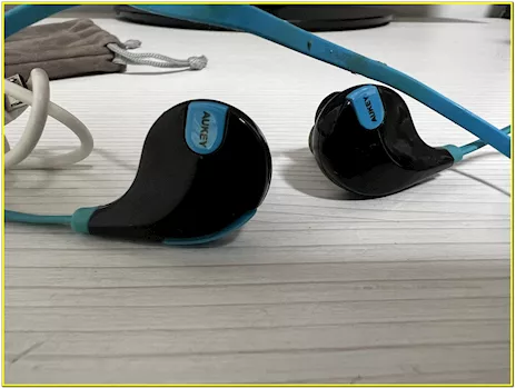 Cuffie Aukey Bluetooth, modello sportivo, colore nero, ottimo stato - Anteprima 3