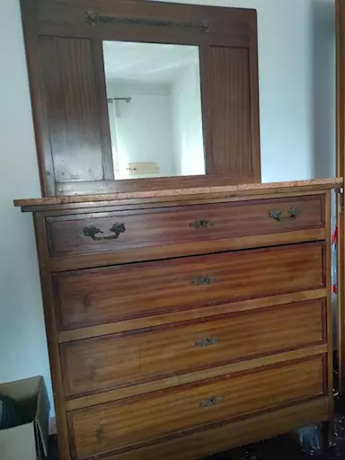 Comò, comodino e specchiera