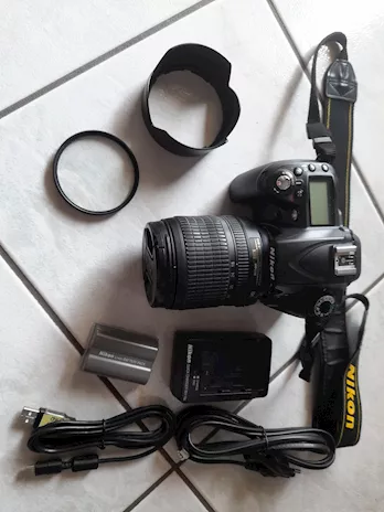 Nikon D90 + Obiettivo 18 - 105 + Accessori - Foto 2