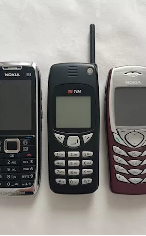 3 iconici cellulari Nokia vintage anni '90 e seguenti