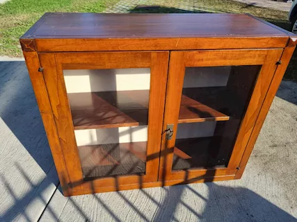 Graziosa credenza a due ante, color noce, ottimo stato - Foto 3