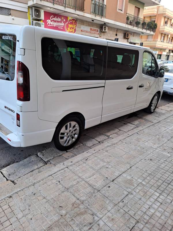 Foto 3 Opel Vivaro 9 posti Anno 2017 Km 100000 Euro 6, full optional