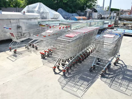 Carrelli porta spesa per market usati