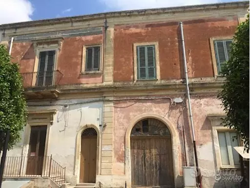 Lecce: Locali commerciali in Via Fermi