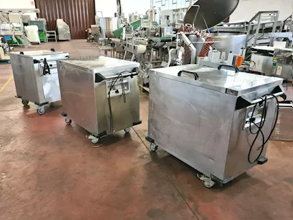 Carrelli termici per distribuzione pasti usati