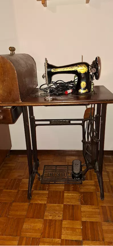 Macchina da cucire anni ‘40 Singer, in ottime condizioni, in legno - Foto 6