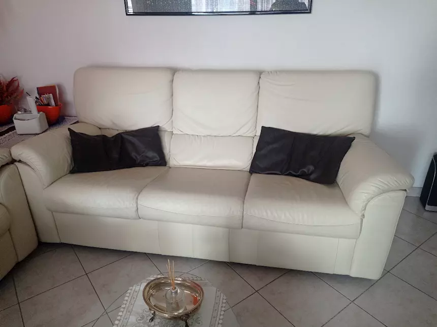 Divani in pelle artigianali con 2 motori per sollevamento ga, colore avorio