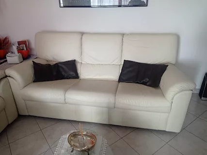 Divani in pelle artigianali con 2 motori per sollevamento ga, colore avorio - Anteprima 1