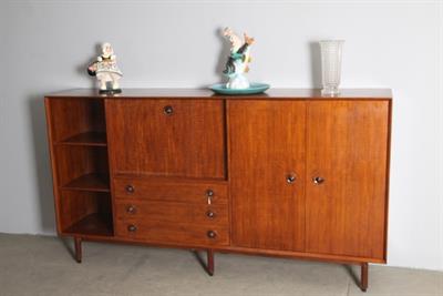 Bellissima Credenza sideboard anni 60 teak restaurata
